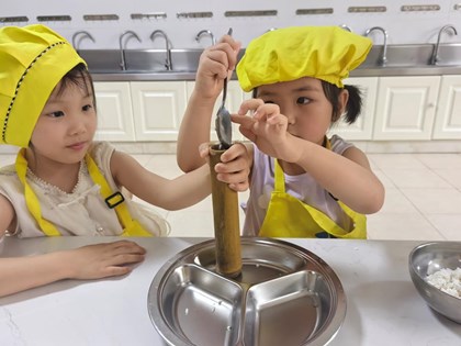 “粽”情夏日，感恩父“艾”——九澧幼儿园开展端午父亲节双节主题活动
